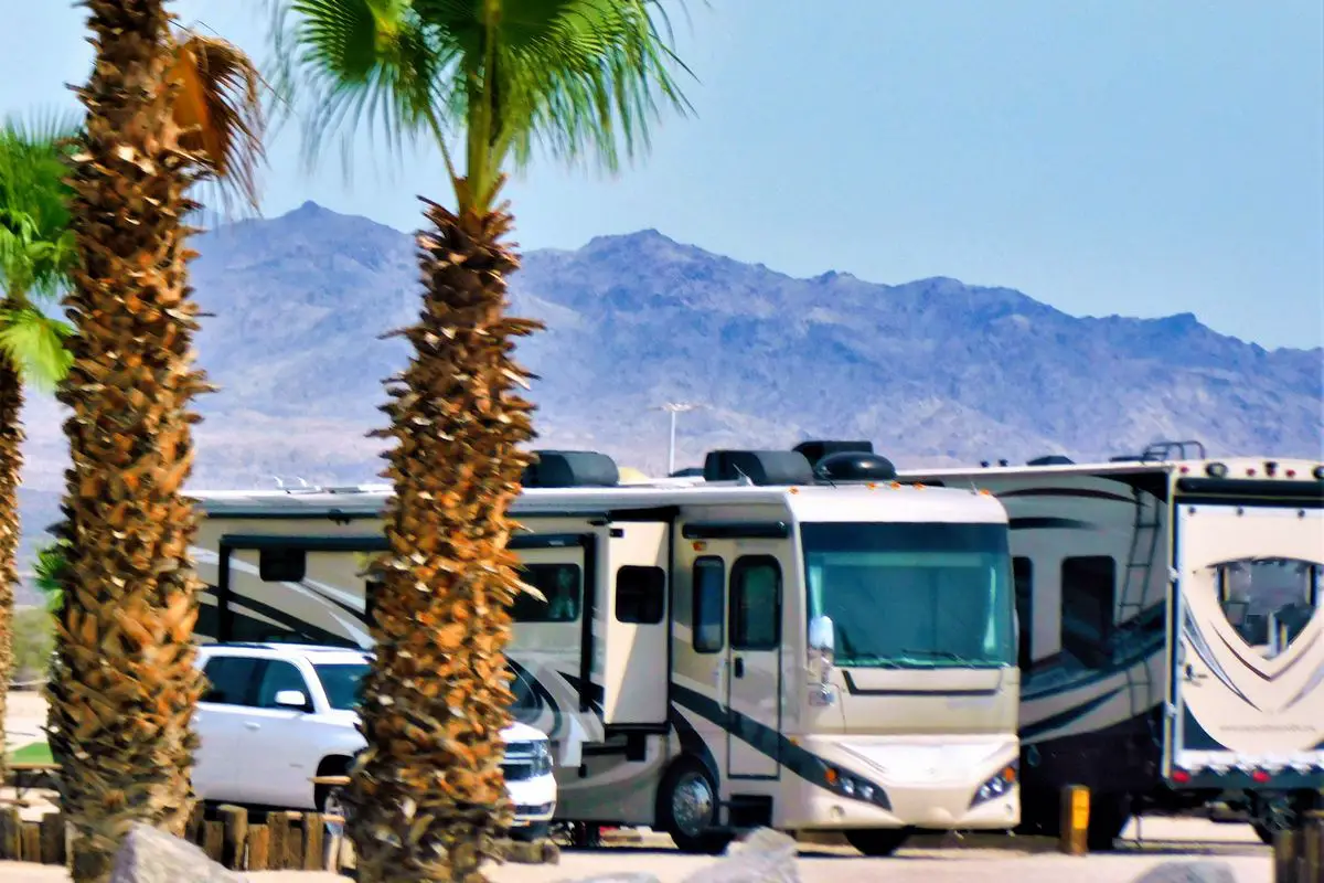 a group of rvs parked in a parking lot. Free Camping in Quartzsite Arizona
